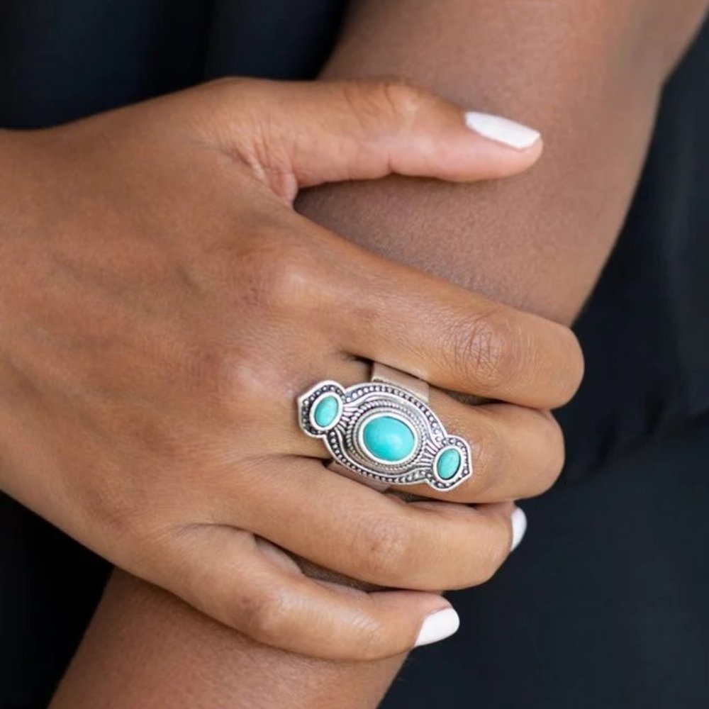 Ring, turquoise stones, Silver Frame